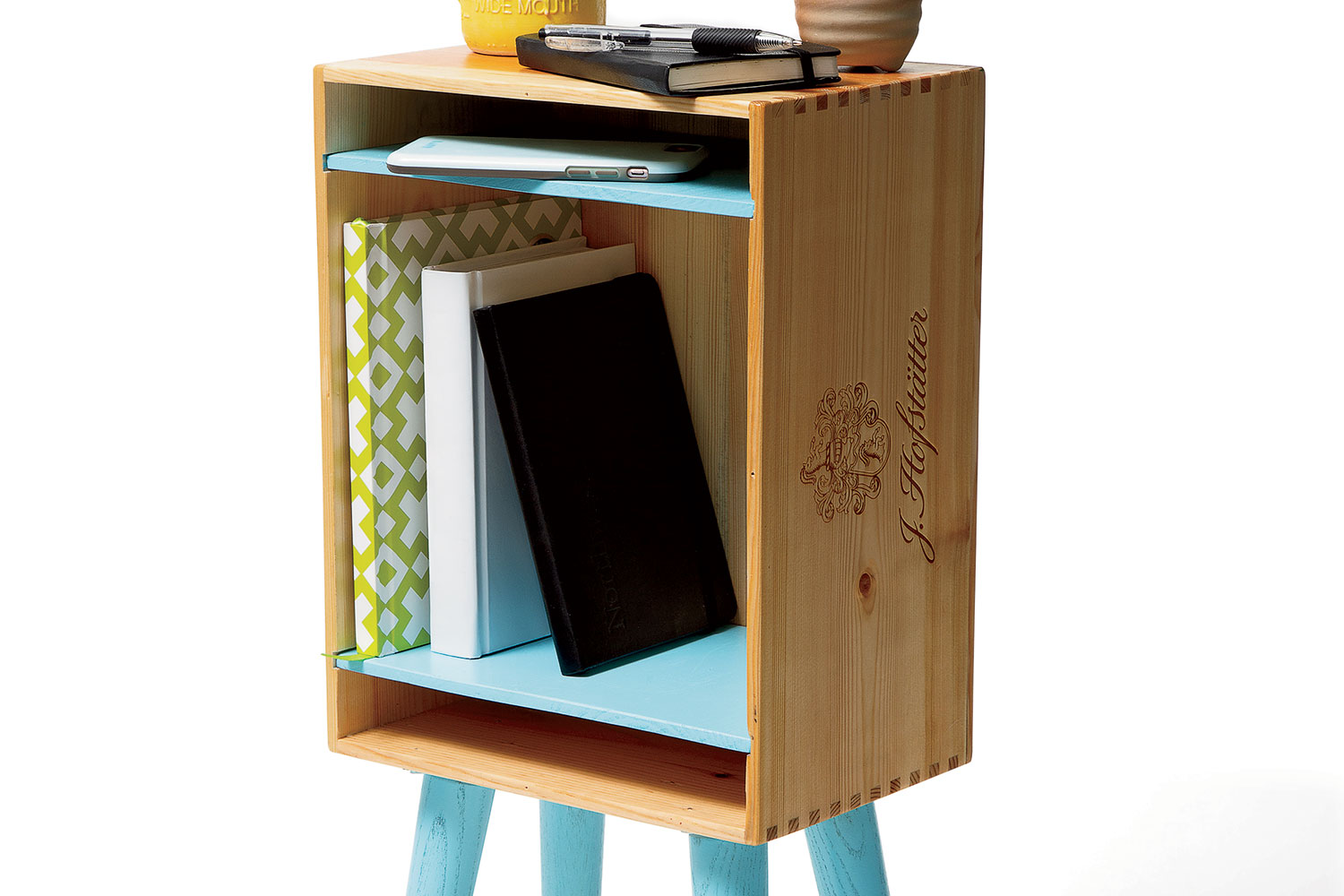 Wine crate 2024 bedside table