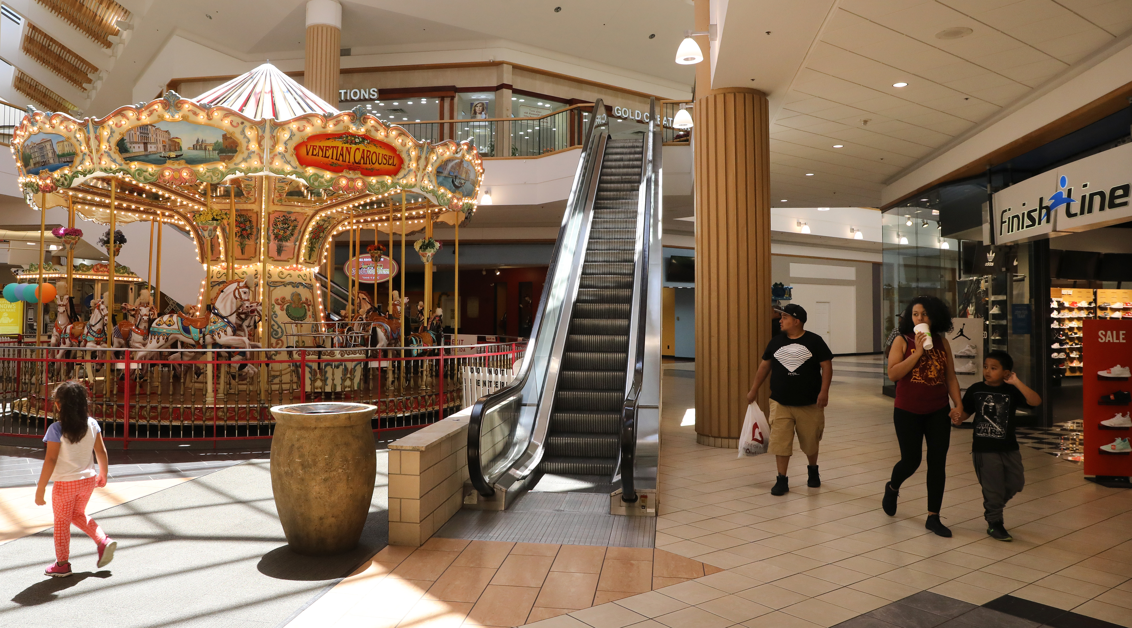 Owner of Suburban Chicago Mall Buys Former Carson's for Redevelopment