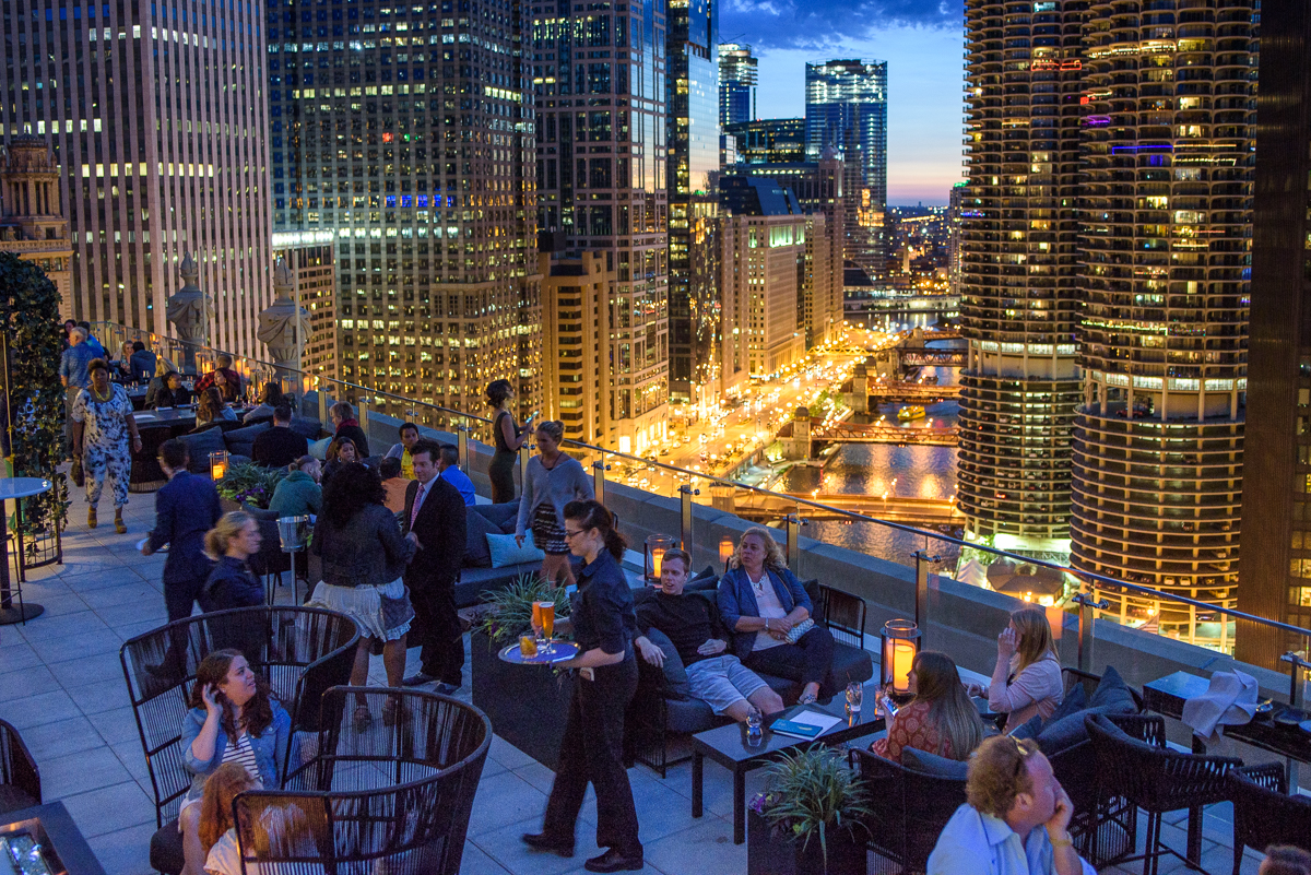 lh-rooftop-has-the-view-to-end-all-views-chicago-magazine