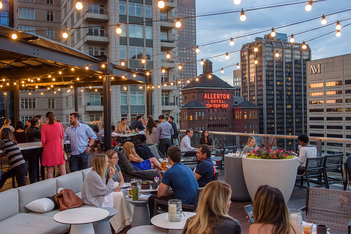 Noyane Is a Spacious Rooftop Drinking Haven – Chicago Magazine