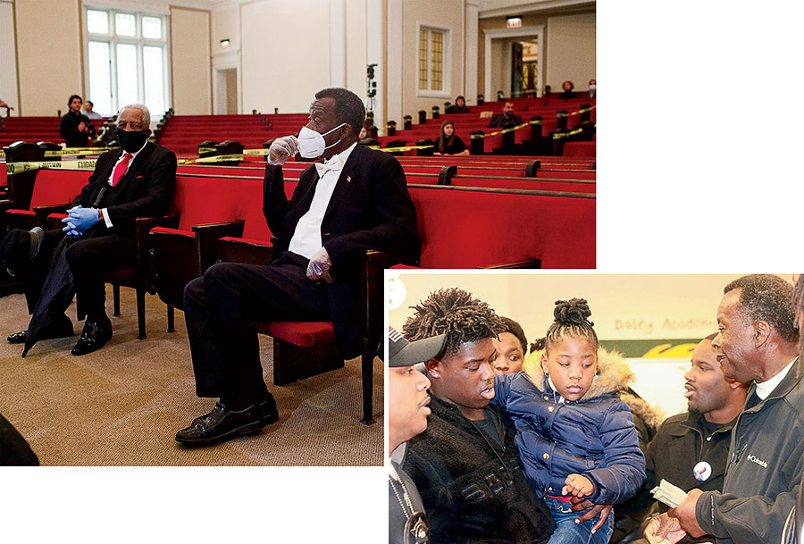 Willie Wilson hands out more cash in church on Sunday - Chicago