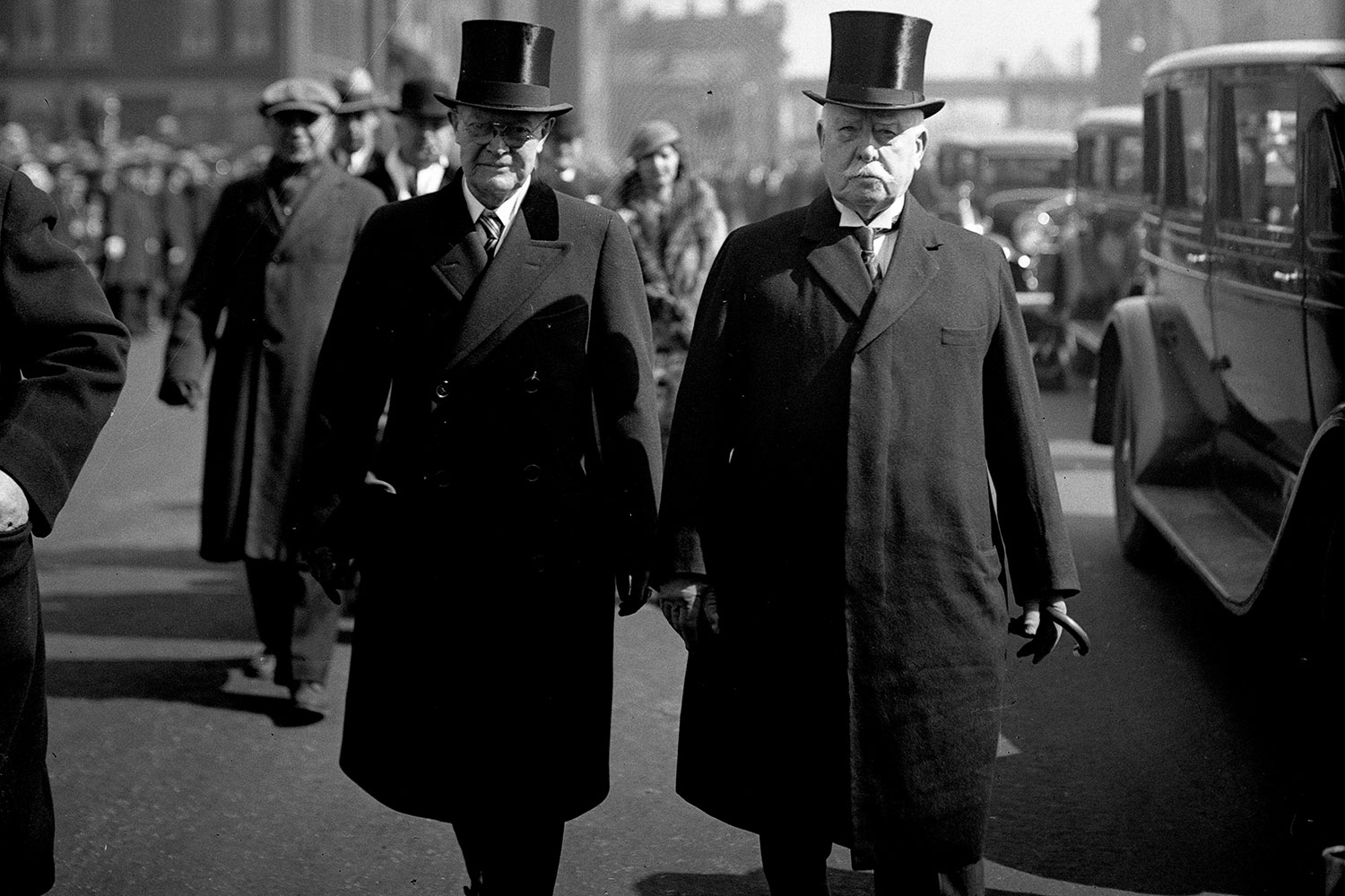 Former Chicago Mayor Carter Harrison Jr., right, stands with ex-Mayor Edward F. Dunne in 1933.