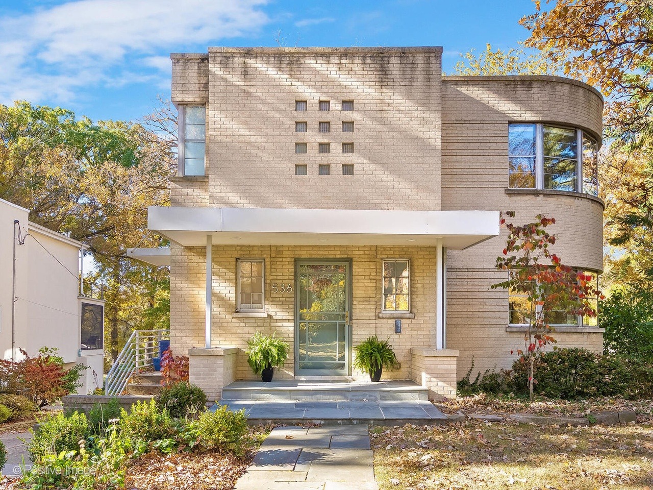 Discover Five Stunning Art Moderne Homes for Sale in Chicago!